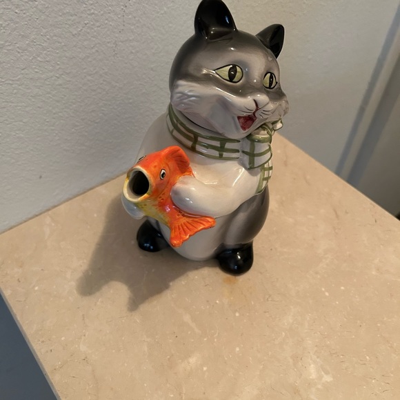 Vintage Ceramic Teapot cat holding a fish. 7” tall - Picture 5 of 10